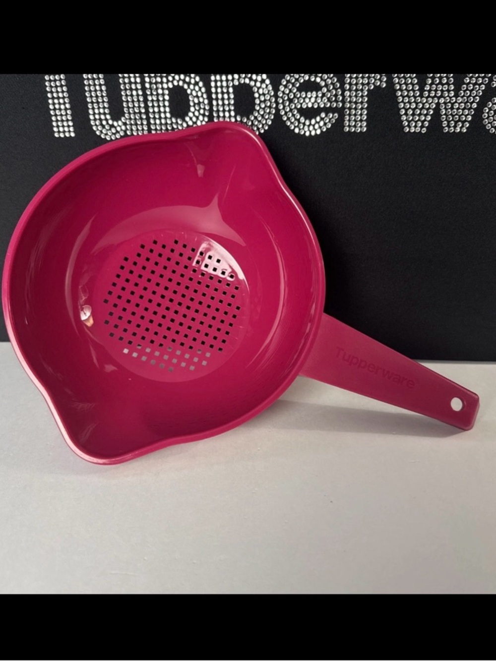 Tupperware Colander 1qt Double Pouring Spouts Hole And Hook Hanging Wine Red